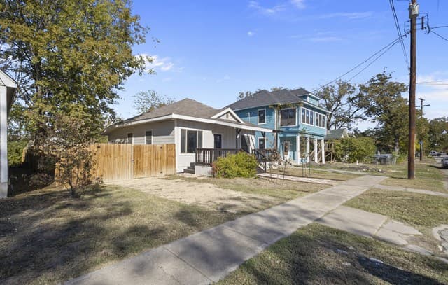 3-bedroom rental at 131 Chicago in San Antonio, TX — photo 2
