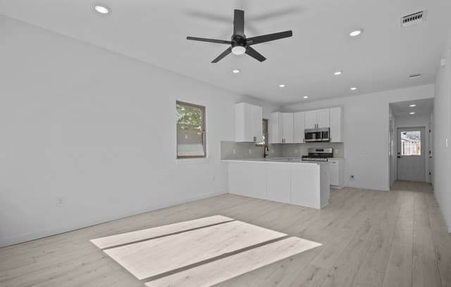 3-bedroom rental at 131 Chicago in San Antonio, TX — photo 4