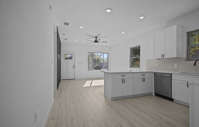3-bedroom rental at 131 Chicago in San Antonio, TX — photo 5