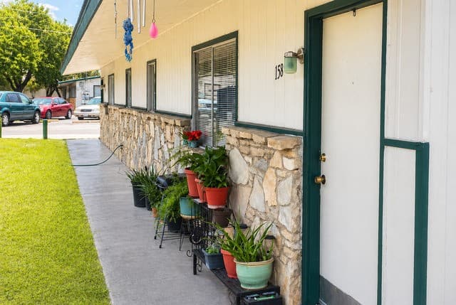 2-bedroom rental at 144 W Villaret Blvd Unit 106 in San Antonio TX