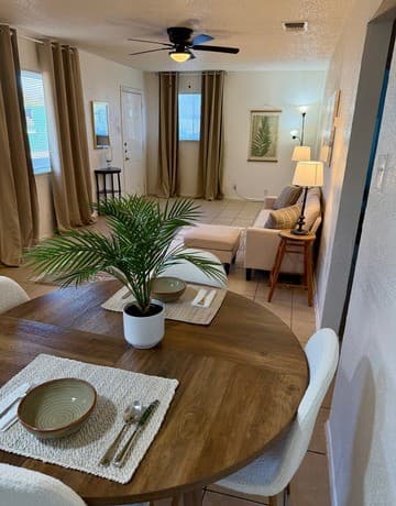 2-bedroom rental at 144 W Villaret Blvd Unit 106 in San Antonio, TX — photo 4