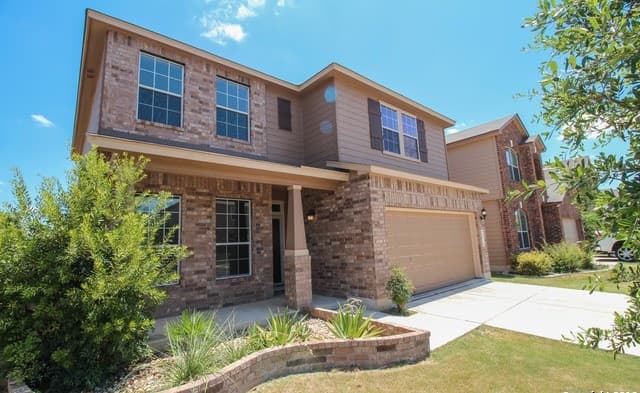 4-bedroom rental at 8518 W Finlandia Gap in San Antonio, TX — photo 3