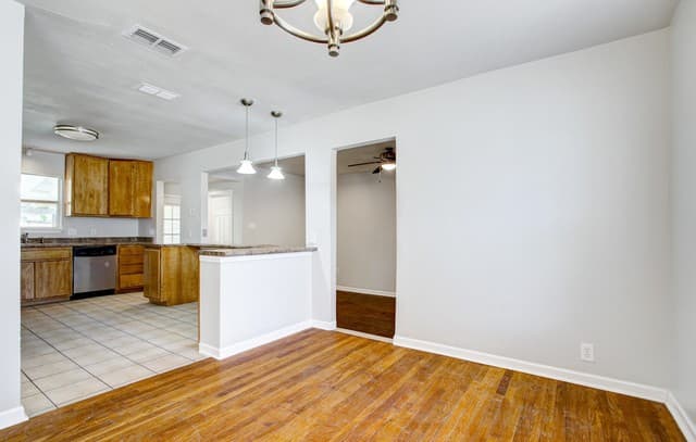 3-bedroom rental at 434 Schmeltzer Ln in San Antonio, TX — photo 5