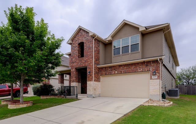 4-bedroom rental at 5175 Top Ridge Ln in Schertz, TX — photo 2