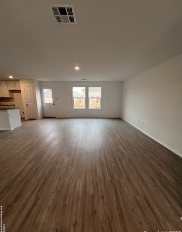 4-bedroom rental at 5466 Daphne Path in San Antonio, TX — photo 3