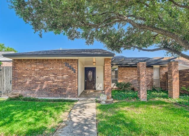 3-bedroom rental at 13806 Brays Forest in San Antonio TX