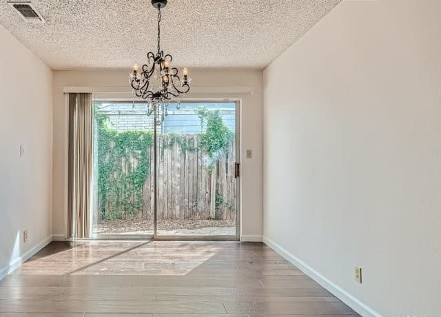 3-bedroom rental at 13806 Brays Forest in San Antonio, TX — photo 2