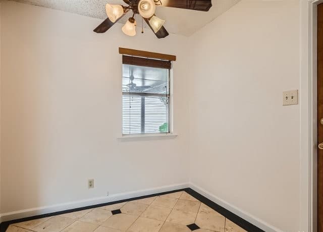 3-bedroom rental at 13806 Brays Forest in San Antonio, TX — photo 4