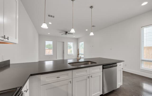 3-bedroom rental at 307 San Salvador Ave Unit 101 in San Antonio, TX — photo 5