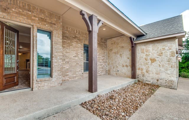 4-bedroom rental at 110 Evans Oak Ln in San Antonio TX