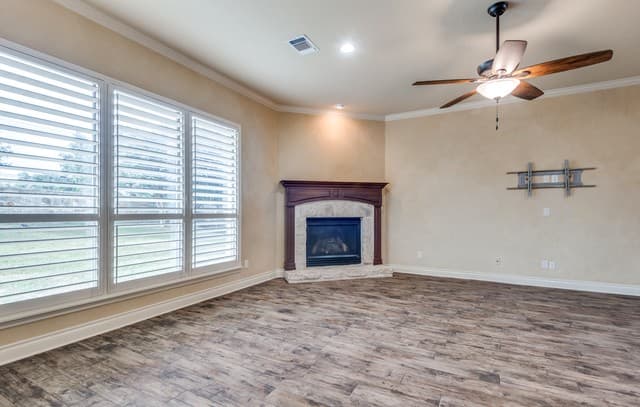 4-bedroom rental at 110 Evans Oak Ln in San Antonio, TX — photo 4