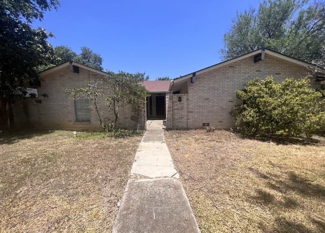 3-bedroom rental at 14210 Stoddard Dr in San Antonio, TX — photo 2