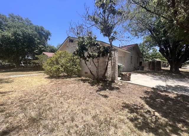3-bedroom rental at 14210 Stoddard Dr in San Antonio, TX — photo 3