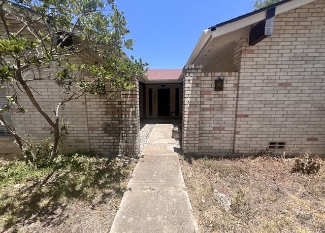 3-bedroom rental at 14210 Stoddard Dr in San Antonio, TX — photo 4