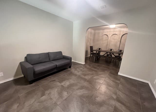 3-bedroom rental at 14210 Stoddard Dr in San Antonio, TX — photo 5