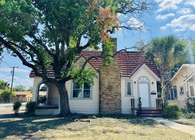 2-bedroom rental at 1602 W Craig Pl in San Antonio TX