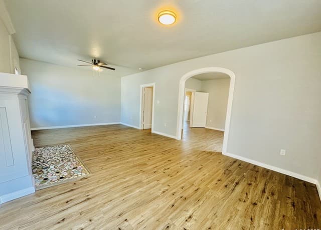 2-bedroom rental at 1602 W Craig Pl in San Antonio, TX — photo 2