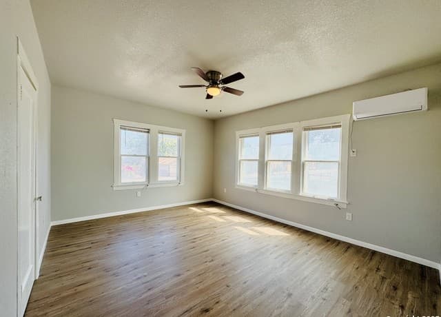 2-bedroom rental at 1602 W Craig Pl in San Antonio, TX — photo 5
