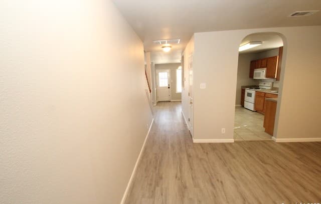 3-bedroom rental at 10402 Cub Vly in San Antonio, TX — photo 5