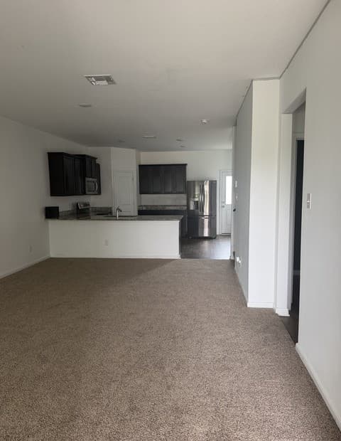 5-bedroom rental at 3103 NE Jackson Smt in Converse, TX — photo 4
