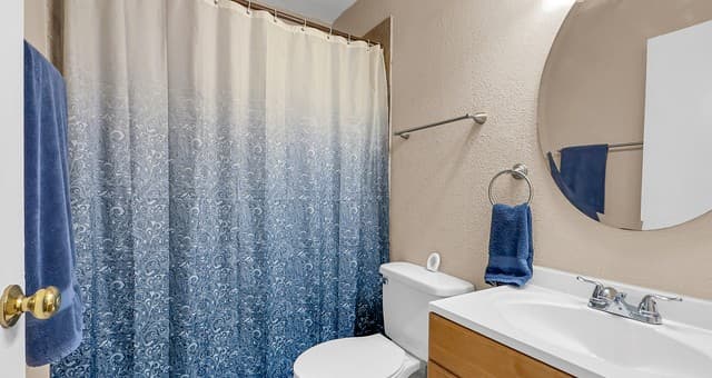 3-bedroom rental at 6042 Forest Shadow St in San Antonio, TX — photo 3
