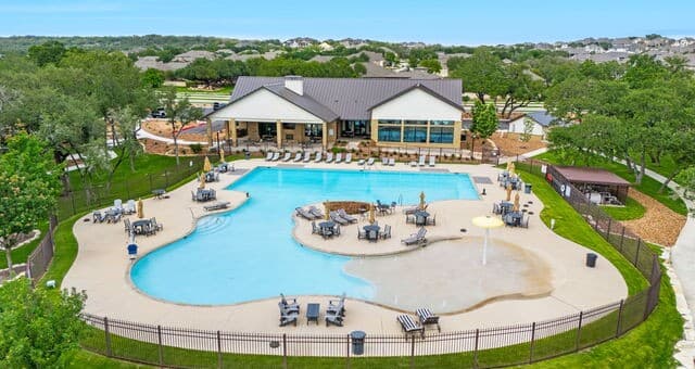 4-bedroom rental at 310 Barton Crk in Boerne, TX — photo 4
