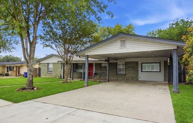2-bedroom rental at 466 Sandalwood in San Antonio, TX — photo 2