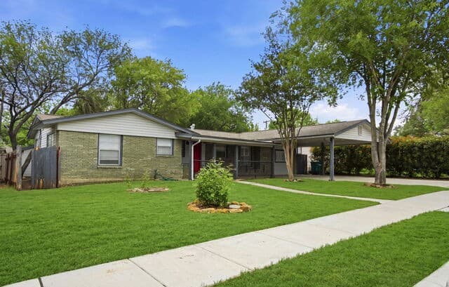 2-bedroom rental at 466 Sandalwood in San Antonio, TX — photo 3