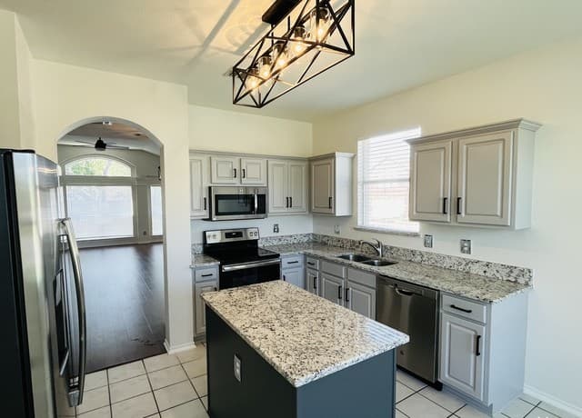 3-bedroom rental at 22622 Madison Park in San Antonio, TX — photo 2