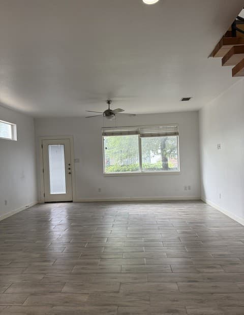 2-bedroom rental at 913 Ogden St in San Antonio, TX — photo 3