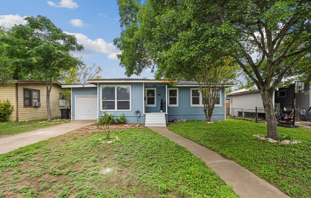 3-bedroom rental at 611 Kashmuir Pl in San Antonio TX