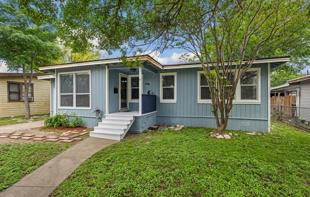 3-bedroom rental at 611 Kashmuir Pl in San Antonio, TX — photo 2