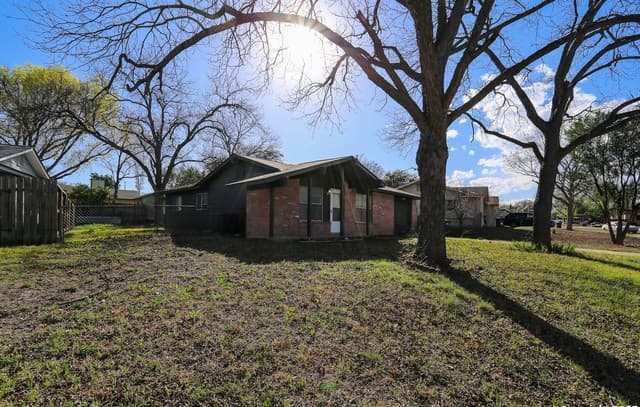 3-bedroom rental at 4814 Casa Oro St in San Antonio, TX — photo 2