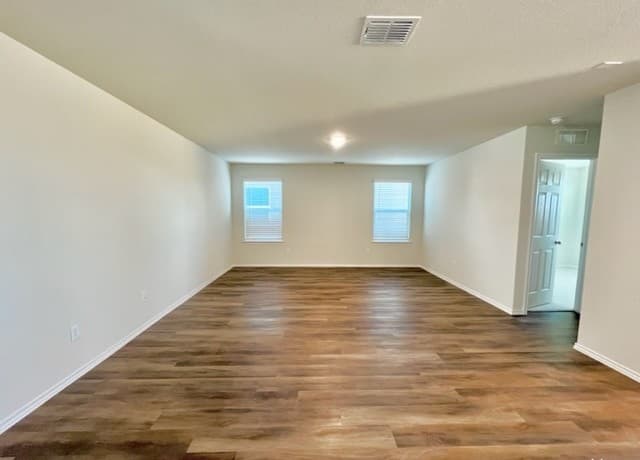 4-bedroom rental at 6234 Fieldrun in San Antonio, TX — photo 3