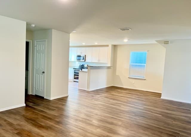 4-bedroom rental at 6234 Fieldrun in San Antonio, TX — photo 5