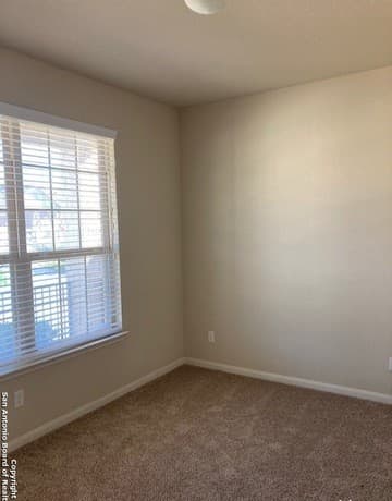 5-bedroom rental at 3109 Night Flight in San Antonio, TX — photo 3