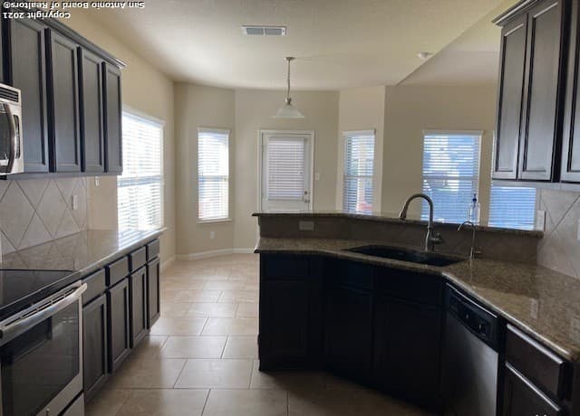 5-bedroom rental at 3109 Night Flight in San Antonio, TX — photo 4