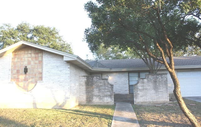 3-bedroom rental at 7006 Forest Moss St in San Antonio, TX — photo 2