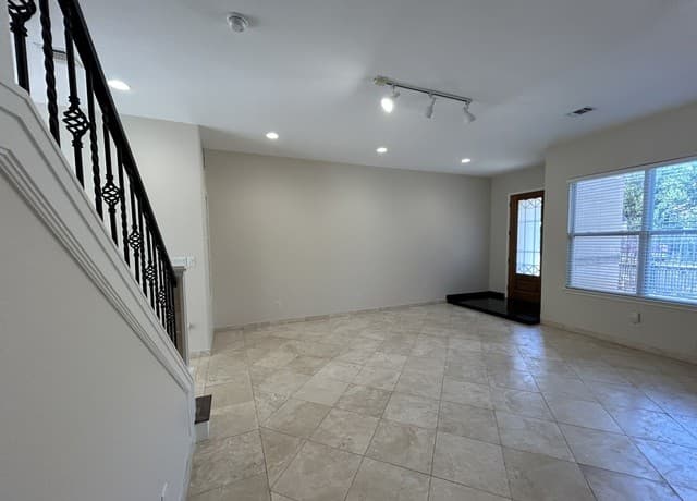 3-bedroom rental at 628 Ira Lee in San Antonio, TX — photo 4