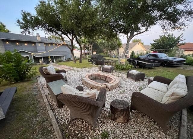 4-bedroom rental at 6022 Town Creek St in San Antonio, TX — photo 2