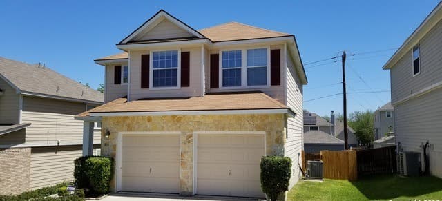 3-bedroom rental at 806 Thomas Ridge in San Antonio, TX — photo 2