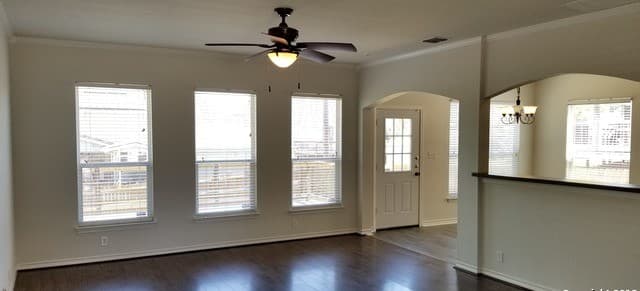 3-bedroom rental at 806 Thomas Ridge in San Antonio, TX — photo 3