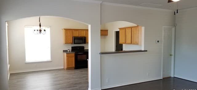 3-bedroom rental at 806 Thomas Ridge in San Antonio, TX — photo 4