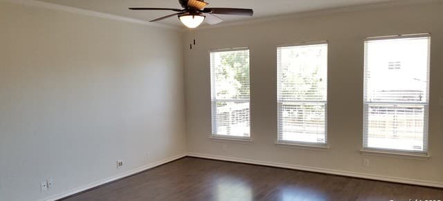 3-bedroom rental at 806 Thomas Ridge in San Antonio, TX — photo 5