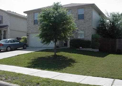 3-bedroom rental at 8912 Scarlet Crk in Universal City, TX — photo 2