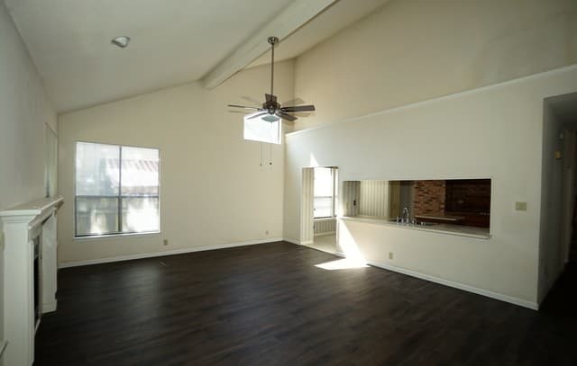 3-bedroom rental at 6427 Lost Holly in San Antonio, TX — photo 2