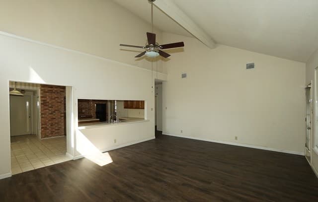 3-bedroom rental at 6427 Lost Holly in San Antonio, TX — photo 3
