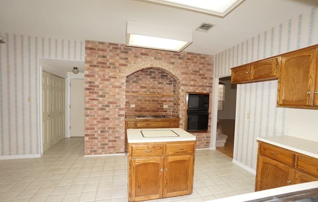 3-bedroom rental at 6427 Lost Holly in San Antonio, TX — photo 5