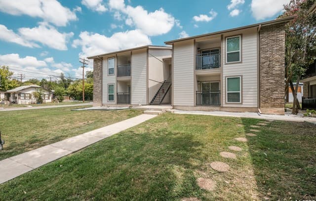 2-bedroom rental at 340 Montclair Unit 103 in Alamo Heights TX