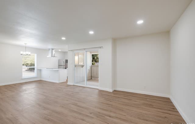 2-bedroom rental at 340 Montclair Unit 103 in Alamo Heights, TX — photo 3